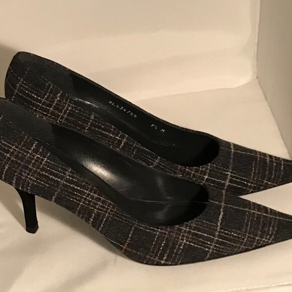 STUART WEITZMAN Sz 9.5 Fabric / Leather Pumps Heels - Picture 2 of 4